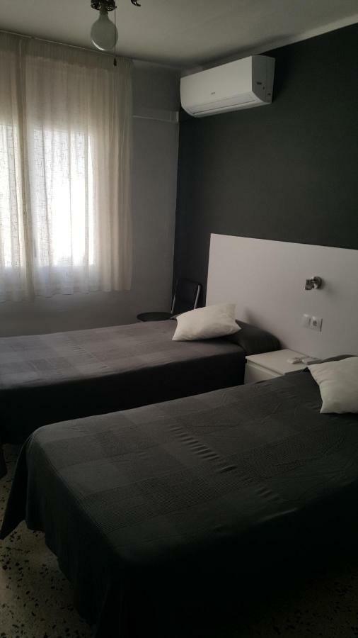 Hostal Can Joanet Cambrils Exterior photo